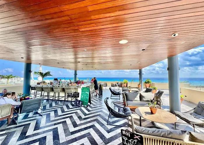 2 Bedroom Steps From The Sea! Apartamento