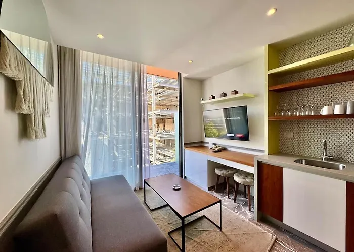 Appartement 2 Bedroom Steps From The Sea! *