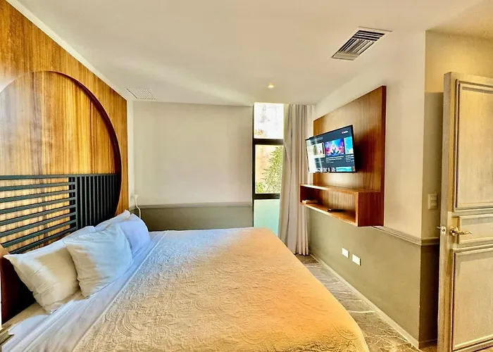 2 Bedroom Steps From The Sea! *