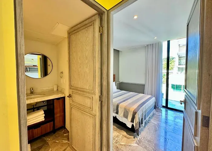 Appartement 2 Bedroom Steps From The Sea! *
