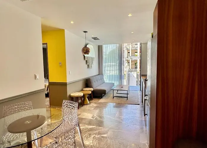 Appartement 2 Bedroom Steps From The Sea! *